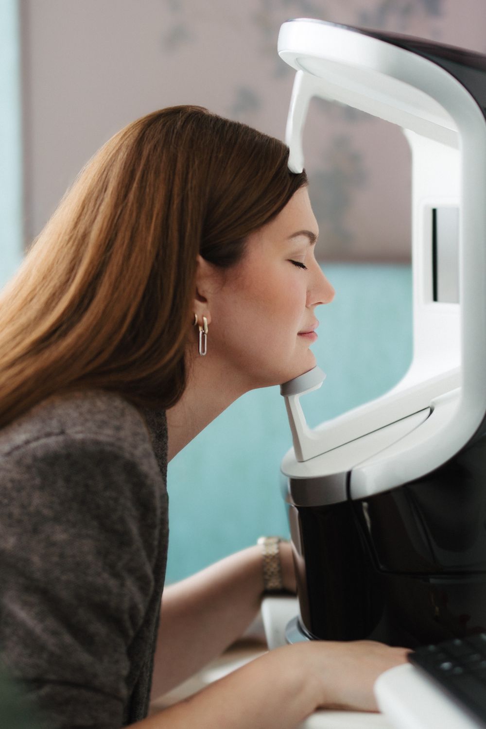 Person using a facial imaging device.