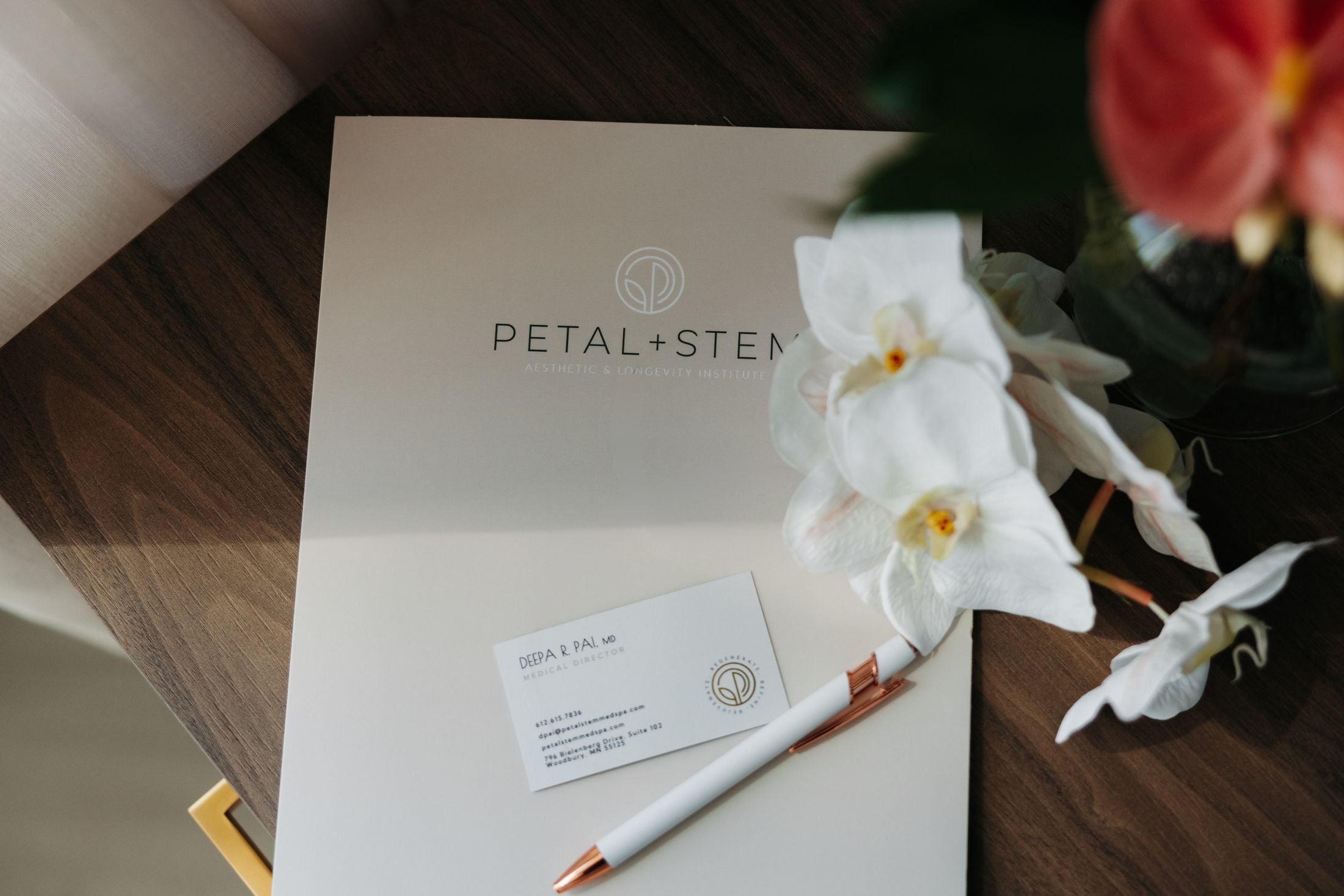 Brand materials with flowers and pen display.