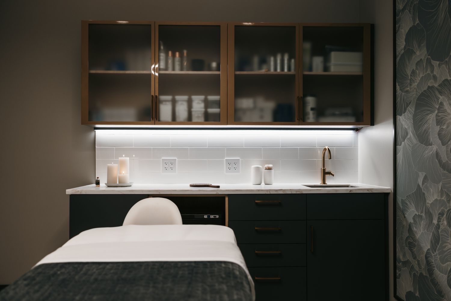 Smiling woman with blonde hair outdoors.